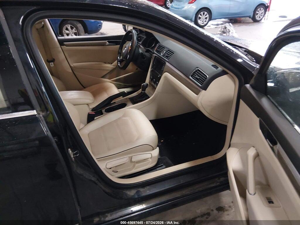 1VWBT7A37HC063511 2017 VOLKSWAGEN PASSAT photo no. 5