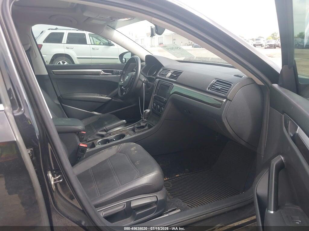 1VWBT7A32HC010036 2017 VOLKSWAGEN PASSAT photo no. 5
