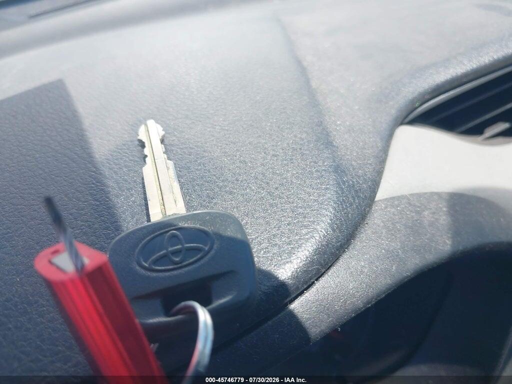 VNKKTUD38GA067100 2016 TOYOTA YARIS photo no. 11