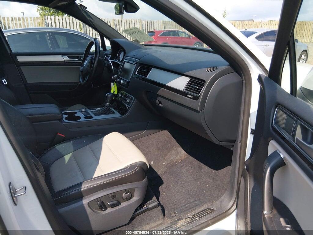 WVGRF7BP6HD003042 2017 VOLKSWAGEN TOUAREG photo no. 5