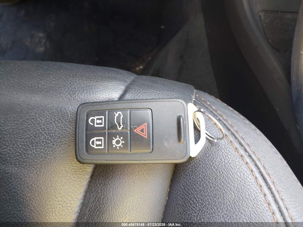 YV440MRU2H2207338 2017 VOLVO XC60 photo no. 11