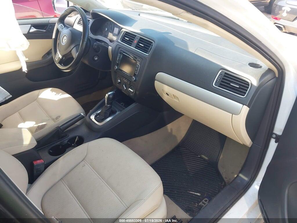 3VWLL7AJ4BM104122 2011 VOLKSWAGEN JETTA photo no. 5