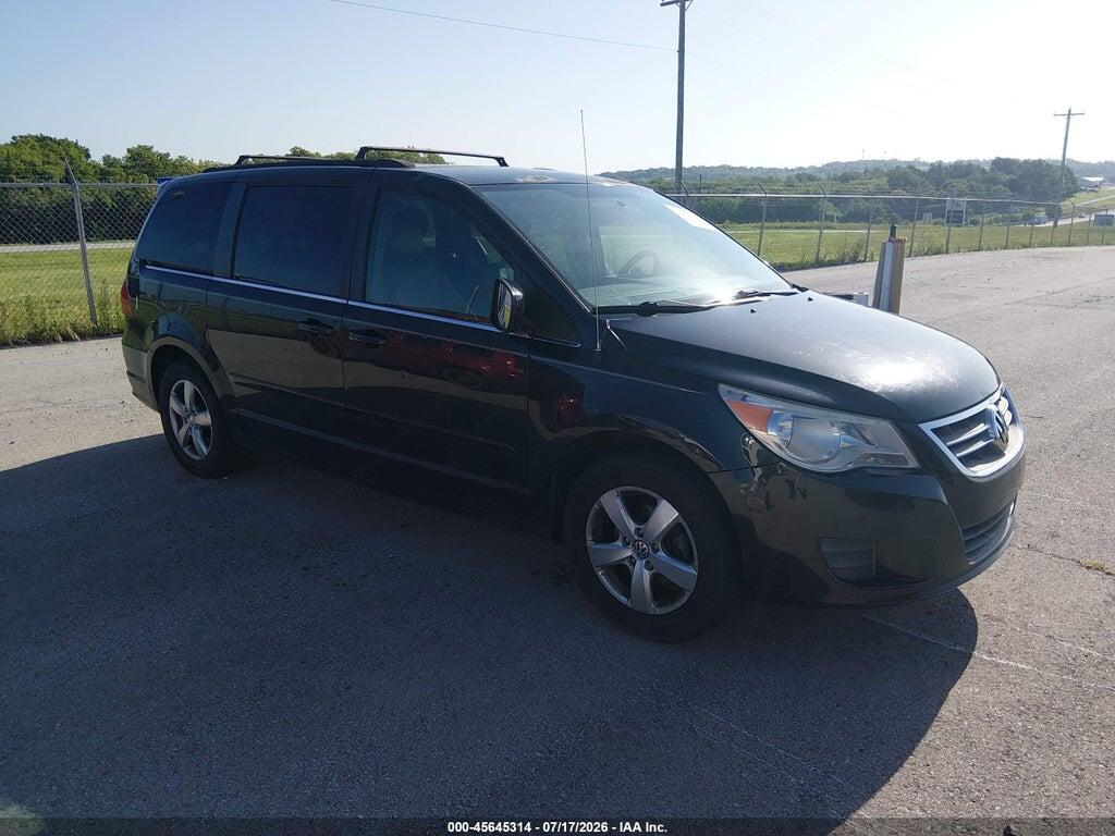 2V4RW3DG0BR670211 2011 VOLKSWAGEN ROUTAN photo no. 1