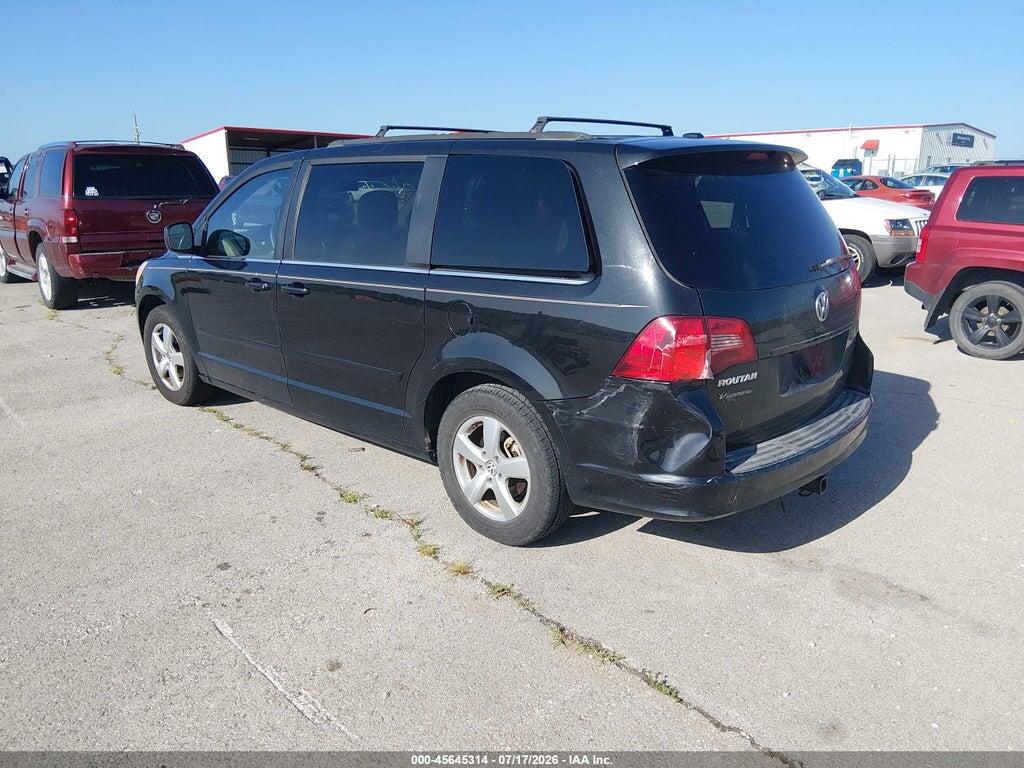 2V4RW3DG0BR670211 2011 VOLKSWAGEN ROUTAN photo no. 3