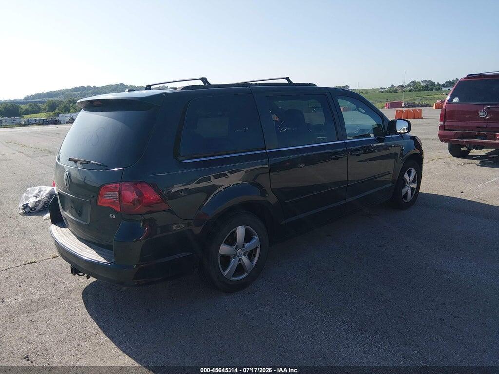 2V4RW3DG0BR670211 2011 VOLKSWAGEN ROUTAN photo no. 4