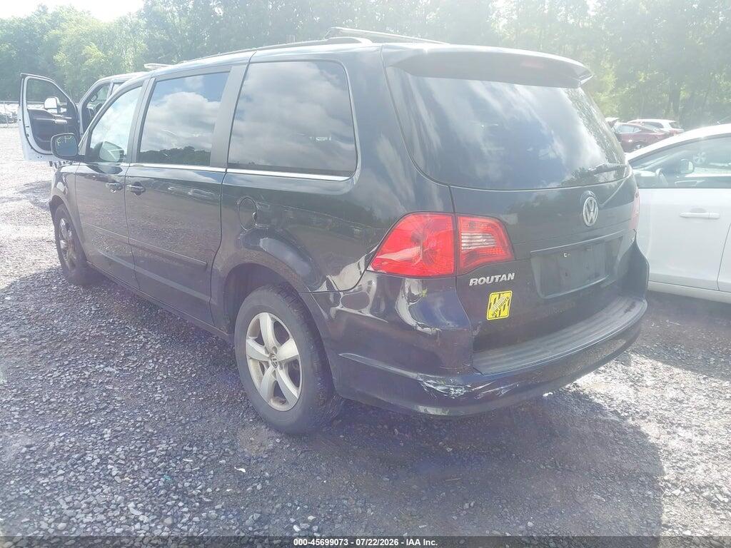 2V4RW3DG4BR634098 2011 VOLKSWAGEN ROUTAN photo no. 3