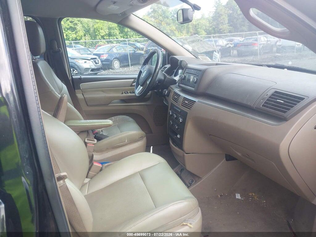 2V4RW3DG4BR634098 2011 VOLKSWAGEN ROUTAN photo no. 5