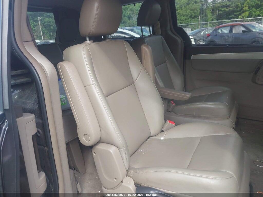 2V4RW3DG4BR634098 2011 VOLKSWAGEN ROUTAN photo no. 8