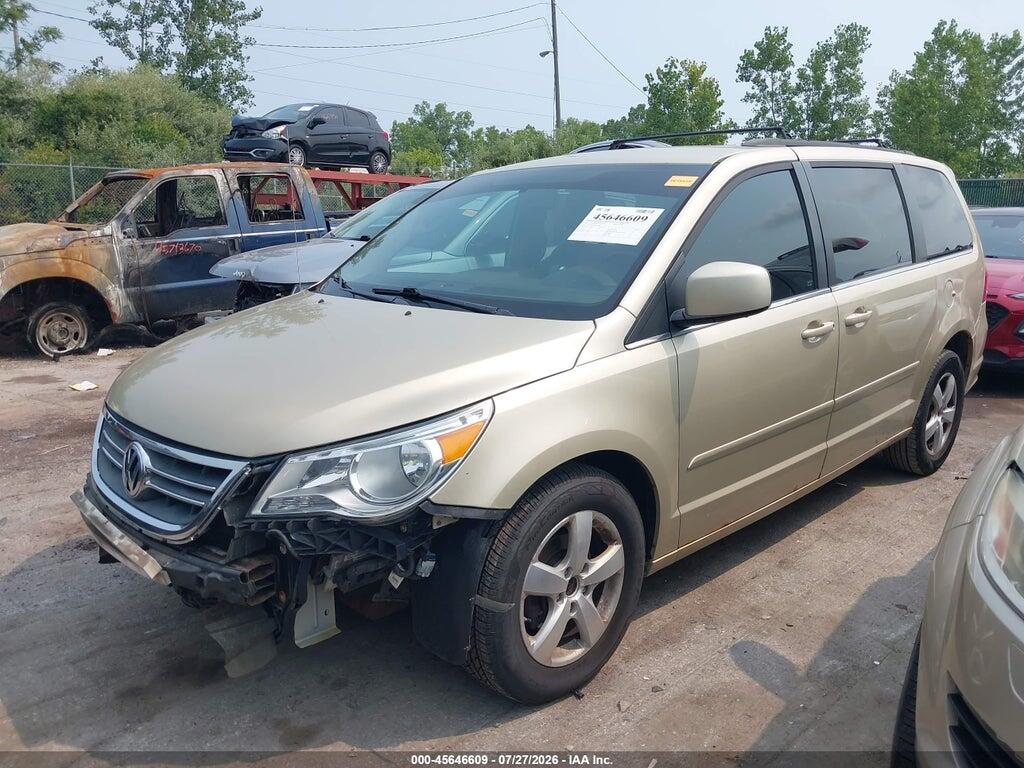 2V4RW3DG0BR766811 2011 VOLKSWAGEN ROUTAN photo no. 2
