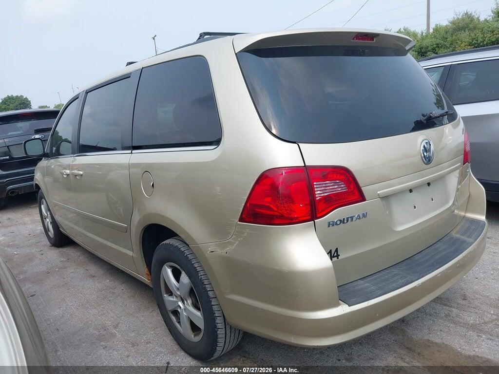 2V4RW3DG0BR766811 2011 VOLKSWAGEN ROUTAN photo no. 3