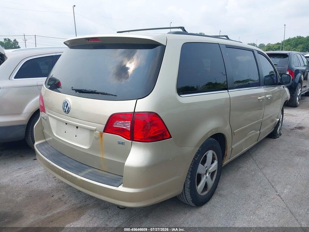 2V4RW3DG0BR766811 2011 VOLKSWAGEN ROUTAN photo no. 4