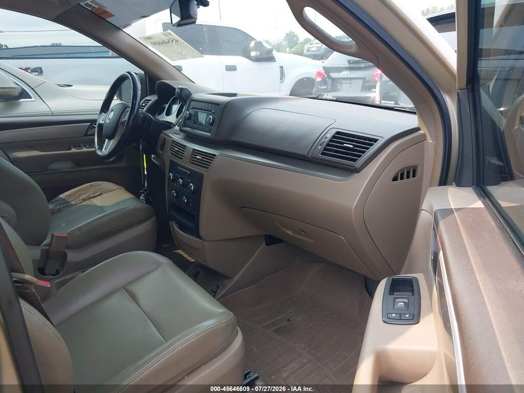 2V4RW3DG0BR766811 2011 VOLKSWAGEN ROUTAN photo no. 5