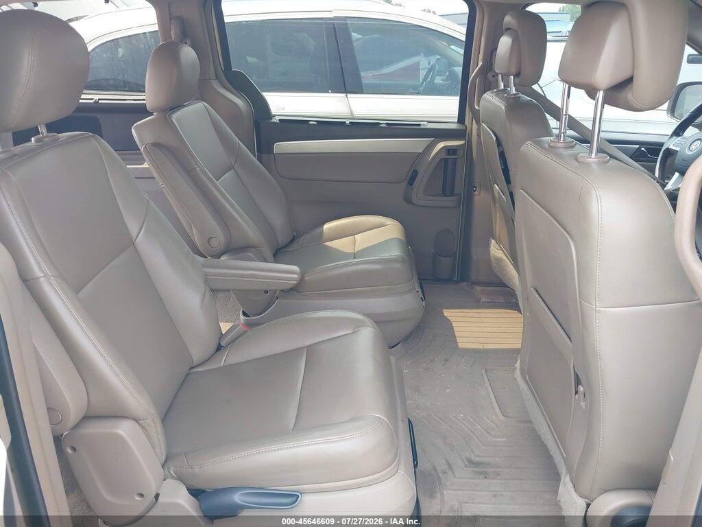 2V4RW3DG0BR766811 2011 VOLKSWAGEN ROUTAN photo no. 8