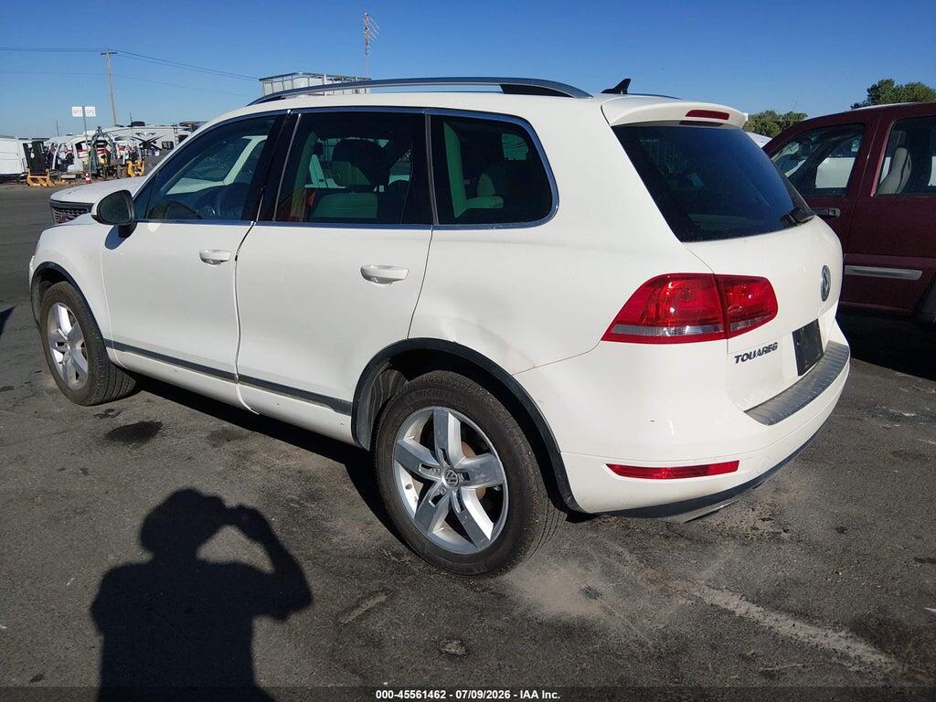 WVGFF9BP8BD002495 2011 VOLKSWAGEN TOUAREG photo no. 3