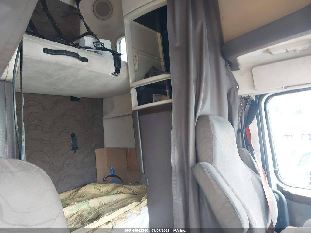 2016 VOLVO VN VNL — Фото 12 из 16