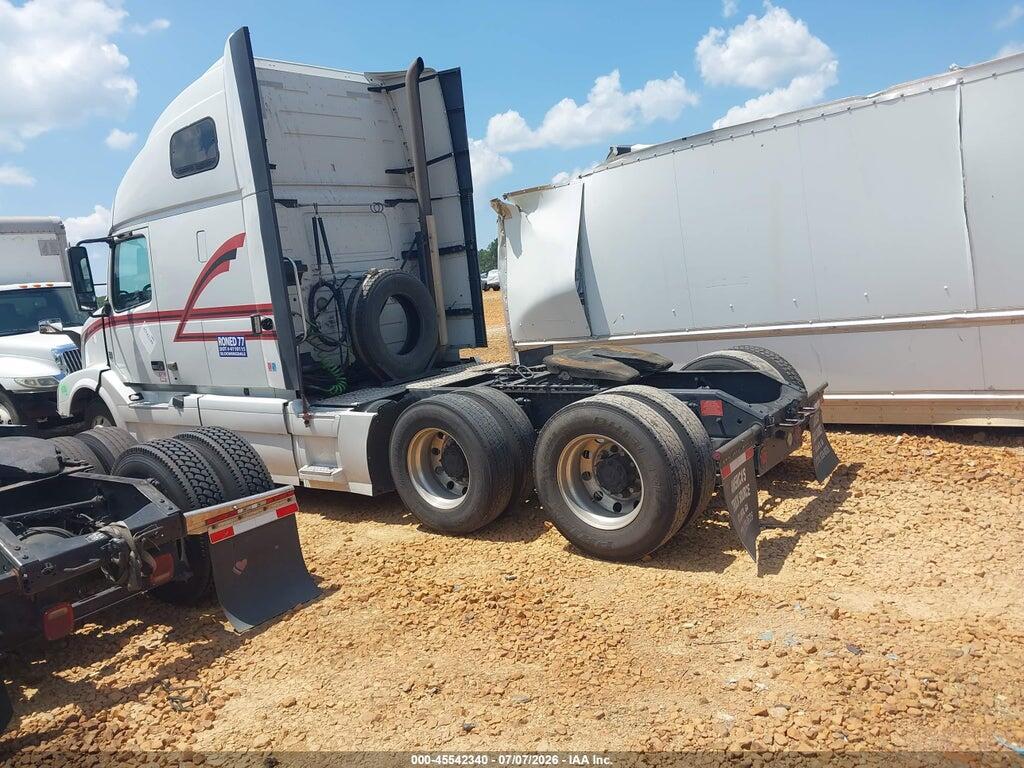 2016 VOLVO VN VNL — Фото 15 из 16