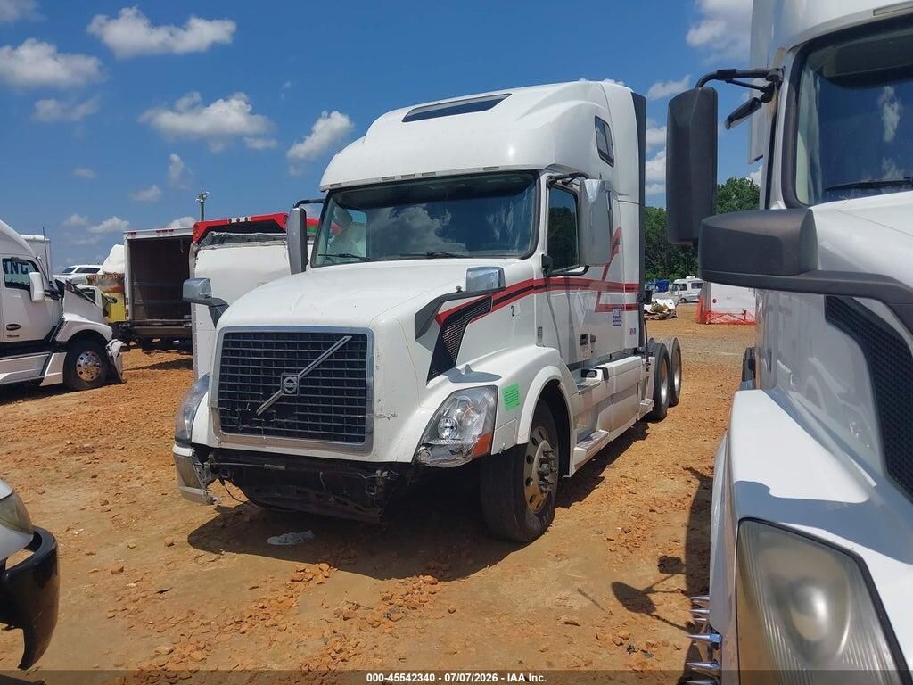 2016 VOLVO VN VNL — Фото 2 из 16