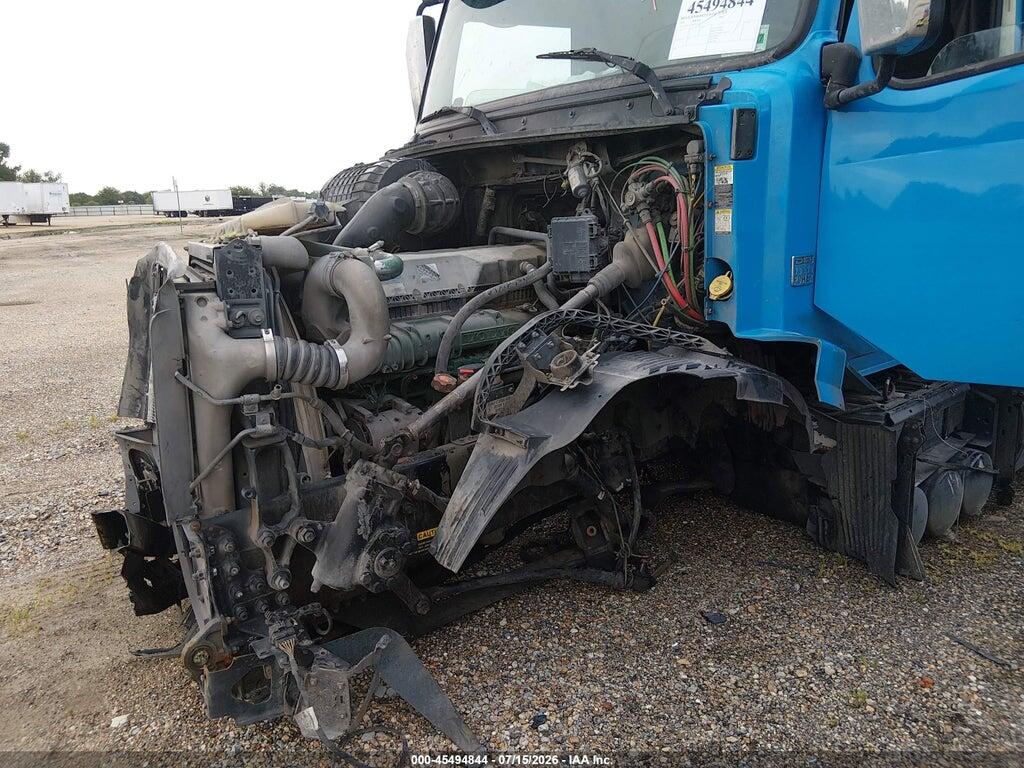 4V4NC9EH9GN957731 2016 VOLVO VN photo no. 11