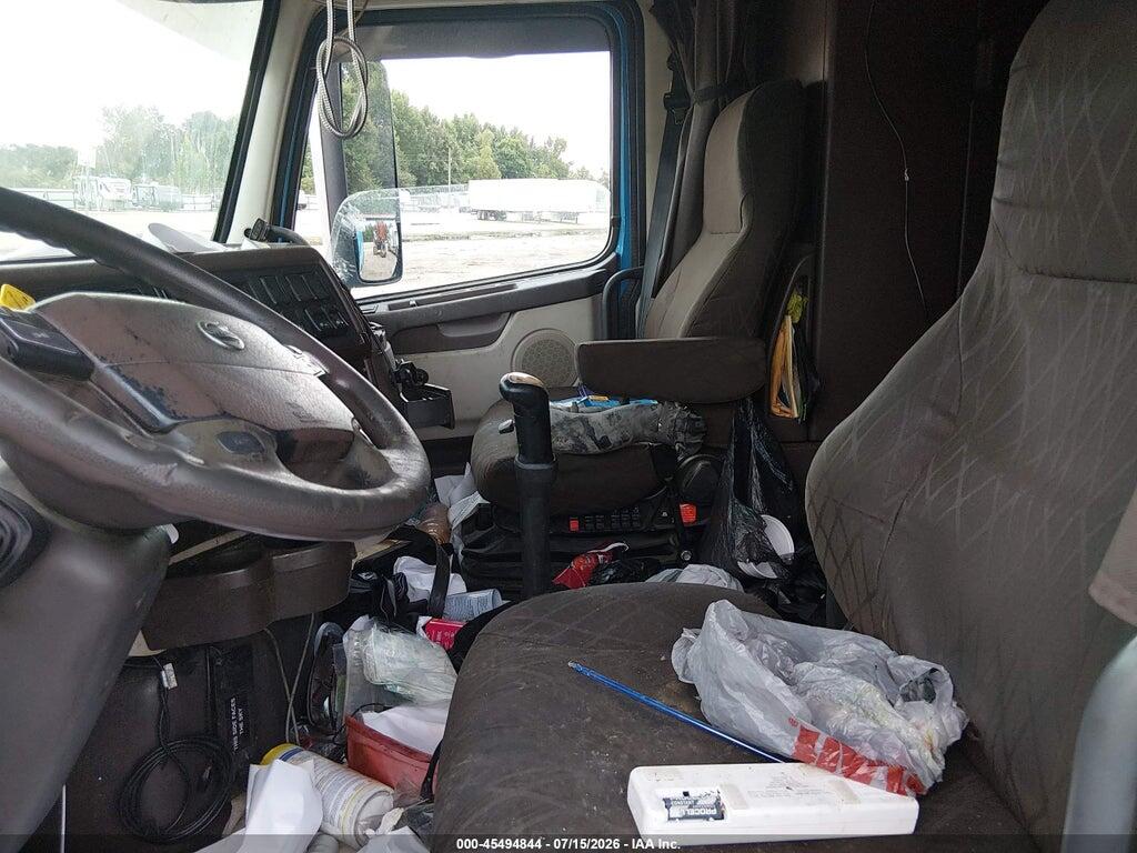 4V4NC9EH9GN957731 2016 VOLVO VN photo no. 7