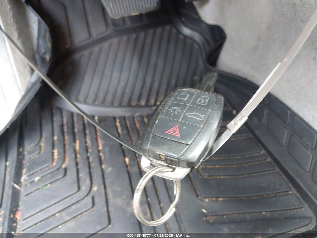 YV1672MC0BJ117302 2011 VOLVO C70 photo no. 11