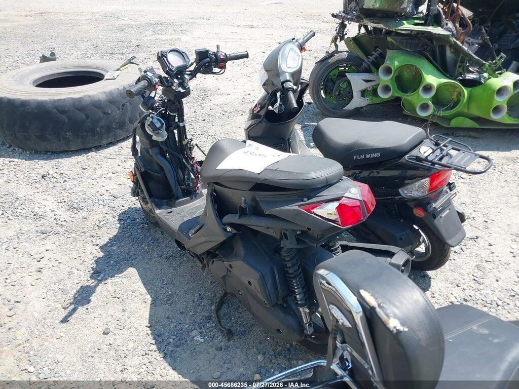RKRSEB1Y4GA001126 2016 YAMAHA YW125 photo no. 3