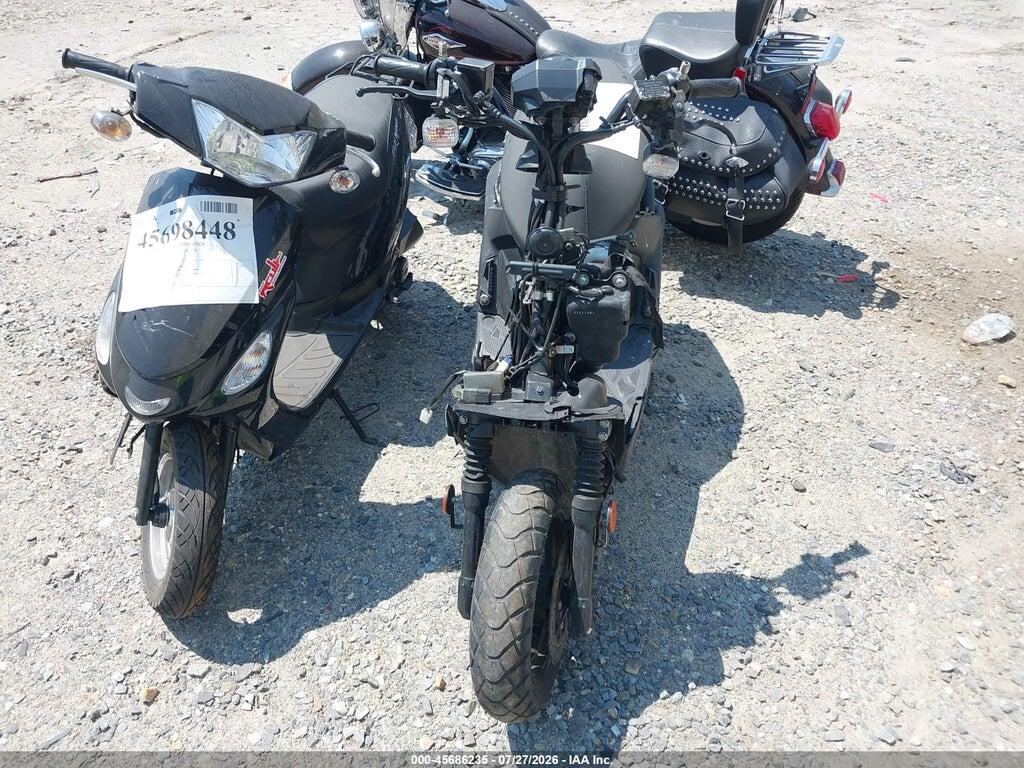 RKRSEB1Y4GA001126 2016 YAMAHA YW125 photo no. 5