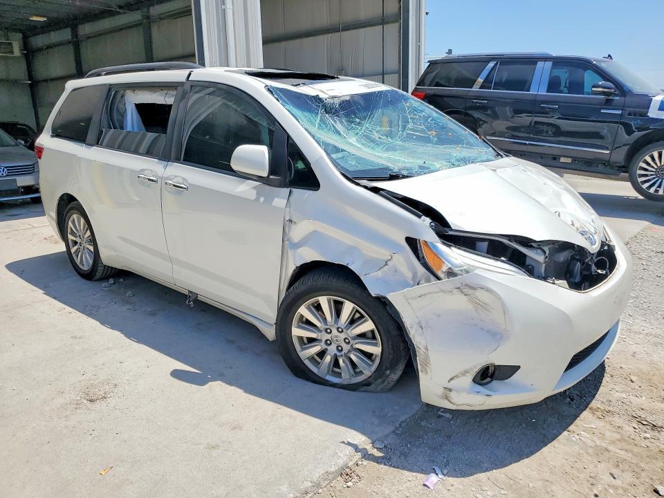 2017 TOYOTA SIENNA XLE 7-PASSENGER — Фото 4 из 13