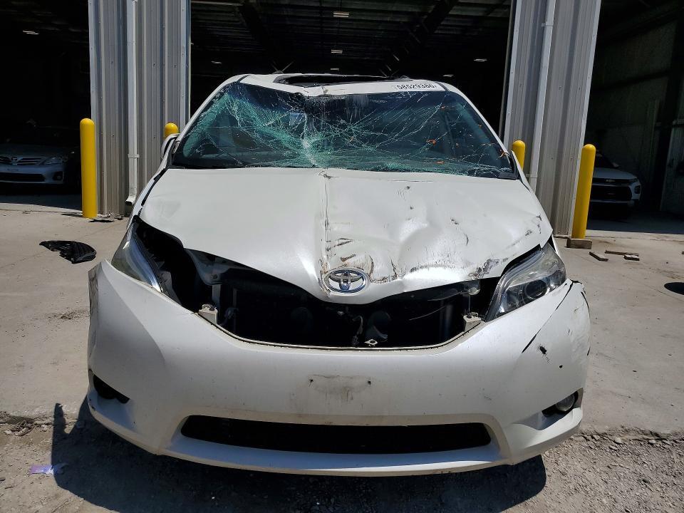 2017 TOYOTA SIENNA XLE 7-PASSENGER — Фото 5 из 13