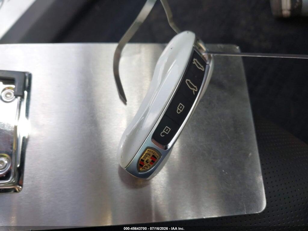 WP0AB2Y15RSA35693 2024 PORSCHE TAYCAN photo no. 11