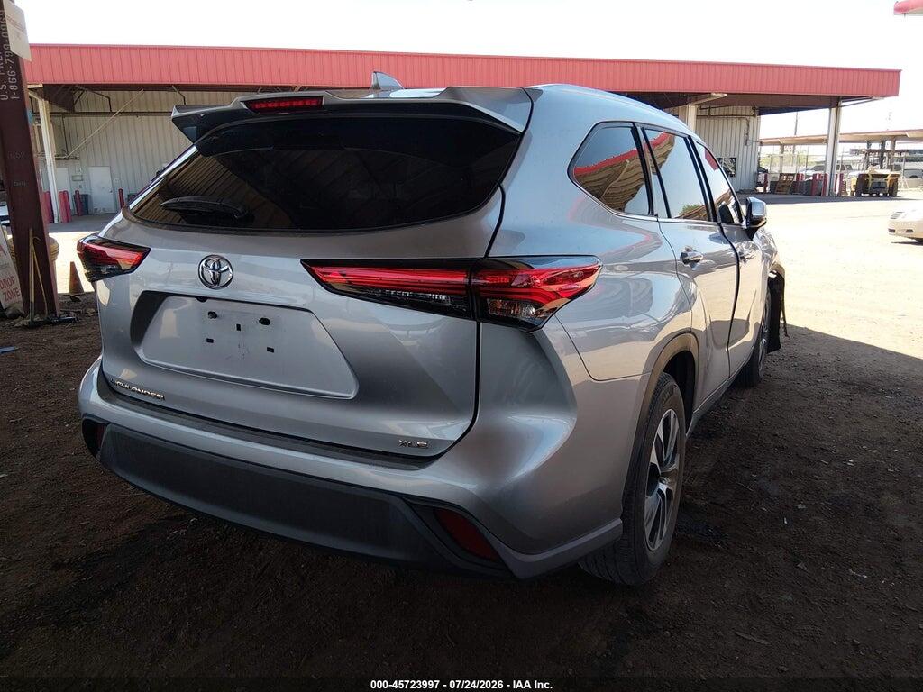 5TDGZRAH5MS537740 2021 TOYOTA HIGHLANDER photo no. 4