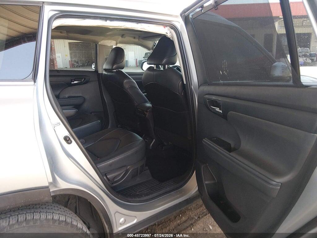 5TDGZRAH5MS537740 2021 TOYOTA HIGHLANDER photo no. 8