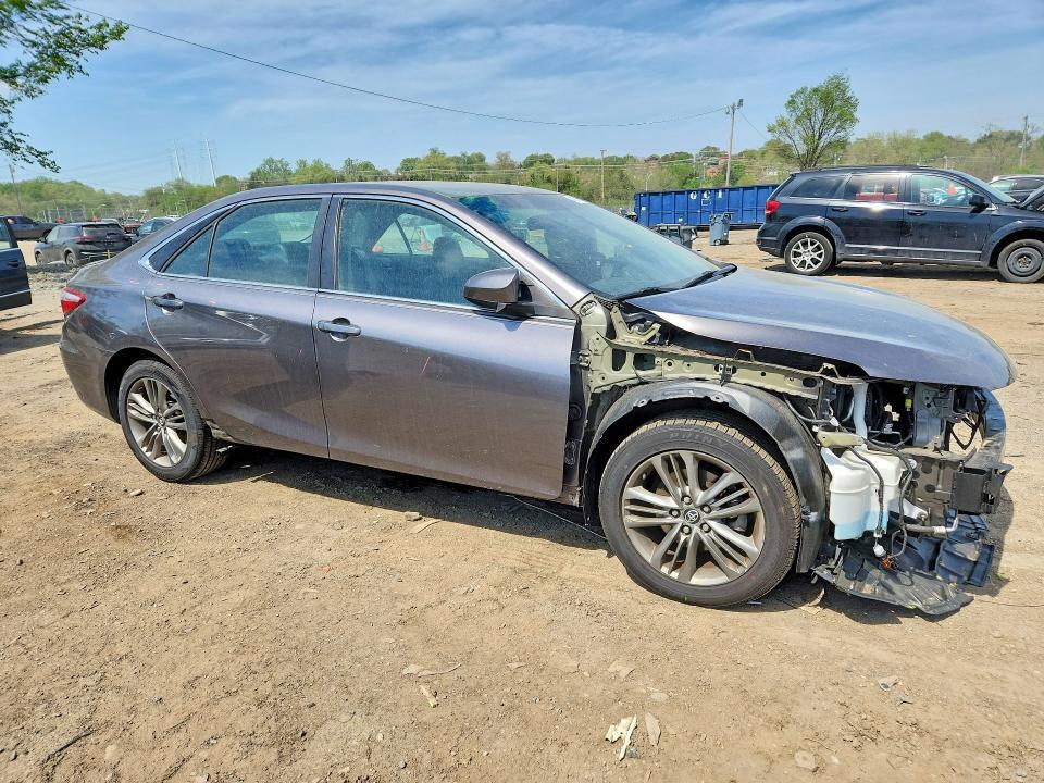 2017 TOYOTA CAMRY SE — Фото 4 из 13