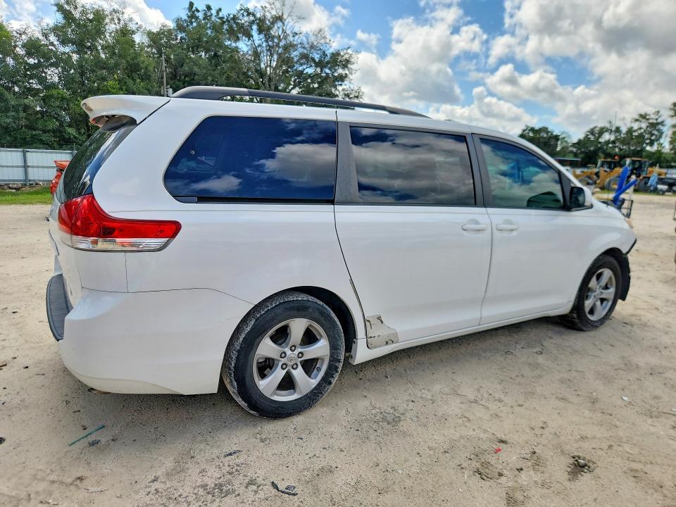 5TDKK3DC2CS224316 2012 TOYOTA SIENNA photo no. 3