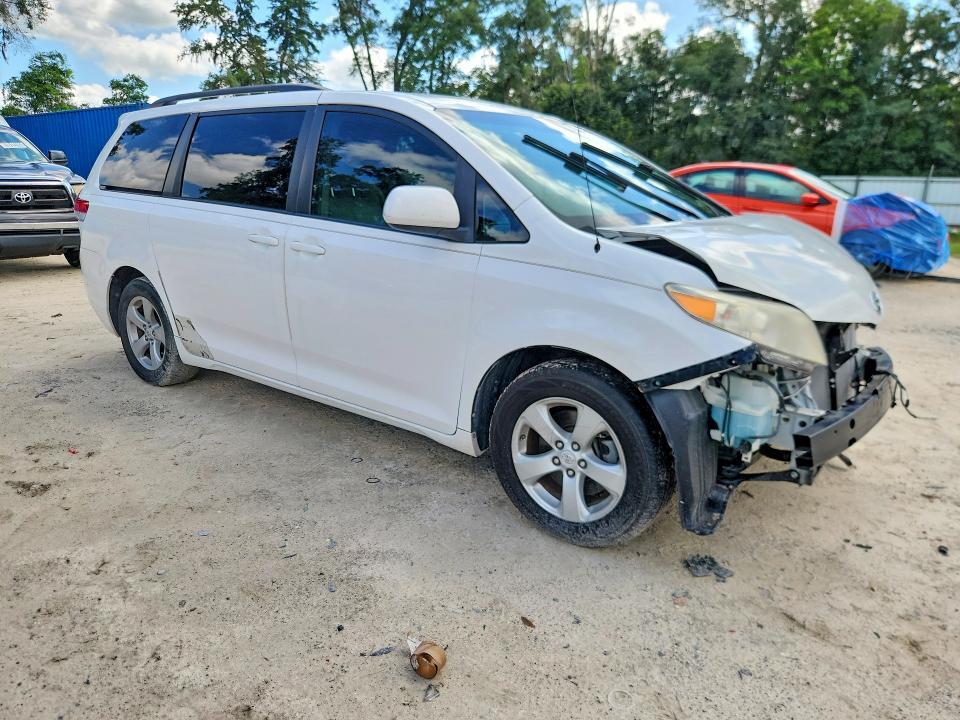 5TDKK3DC2CS224316 2012 TOYOTA SIENNA photo no. 4