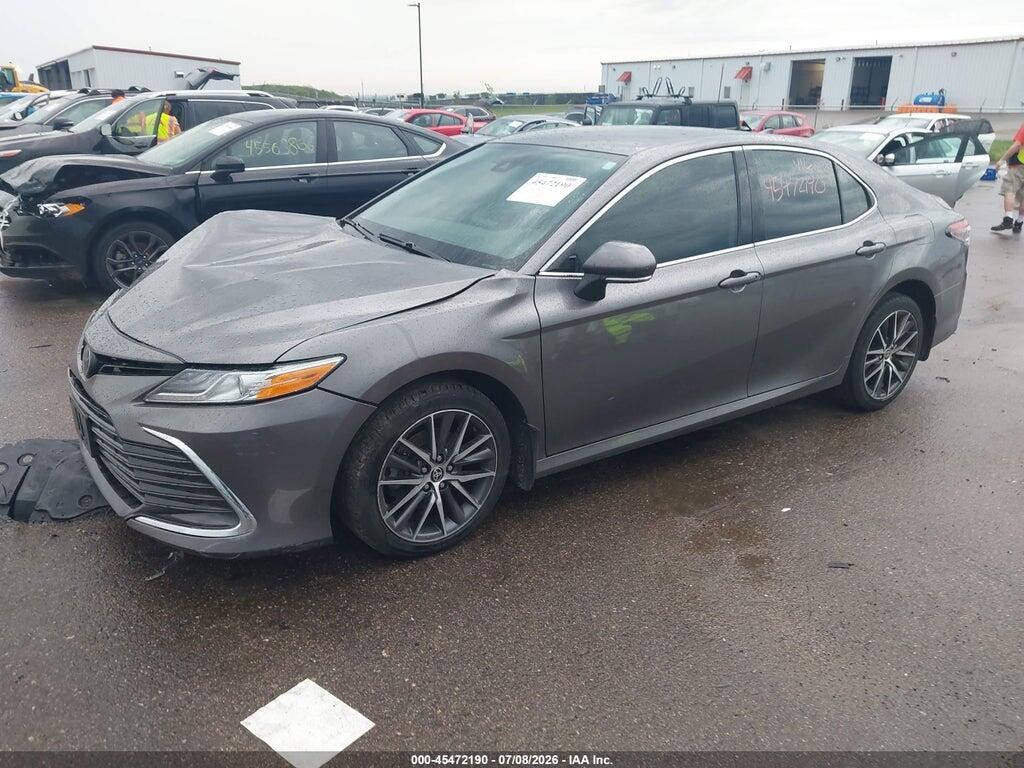 4T1F11BK1NU070243 2022 TOYOTA CAMRY photo no. 2