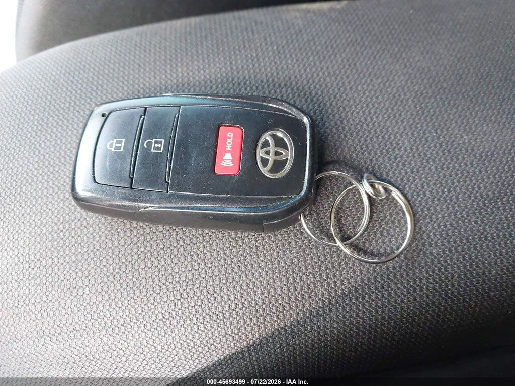 7MUCAABG1NV018088 2022 TOYOTA COROLLA CROSS photo no. 11