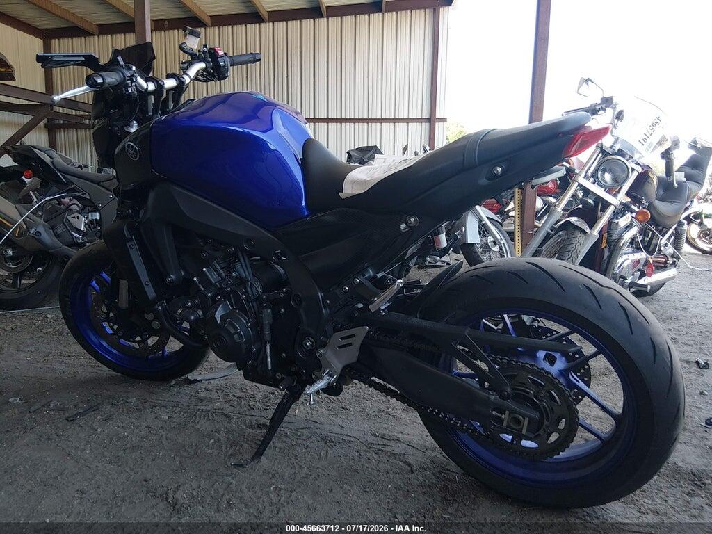 JYARN71E8NA002829 2022 YAMAHA MT09 photo no. 3