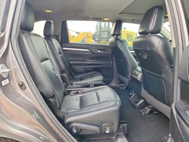 5TDJZRFH3HS432697 2017 TOYOTA HIGHLANDER photo no. 11