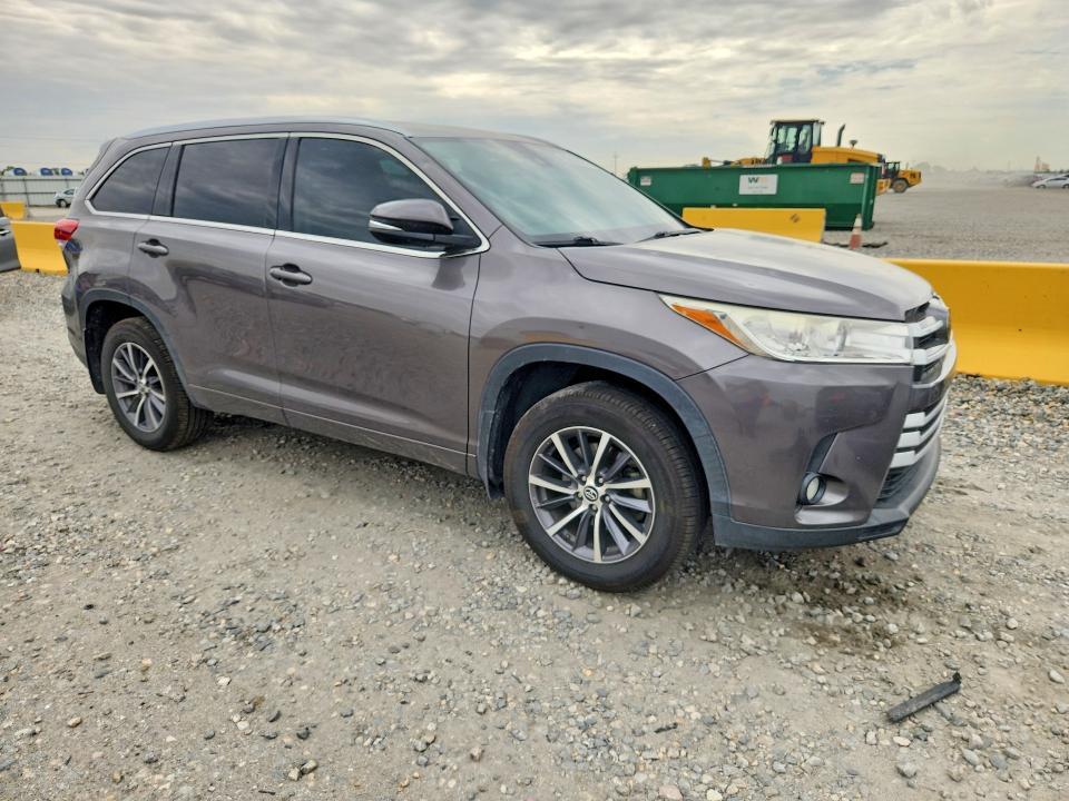5TDJZRFH3HS432697 2017 TOYOTA HIGHLANDER photo no. 4