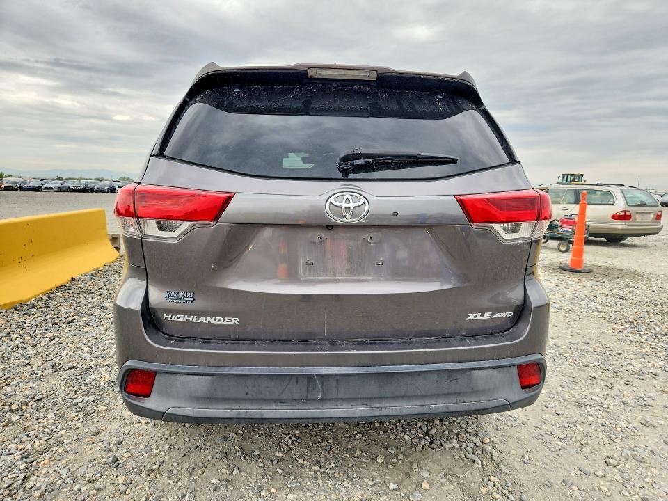 5TDJZRFH3HS432697 2017 TOYOTA HIGHLANDER photo no. 6