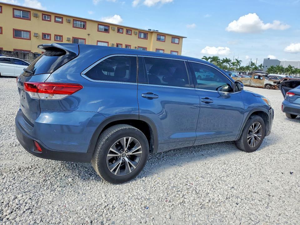 2017 TOYOTA HIGHLANDER LE — Фото 3 из 14