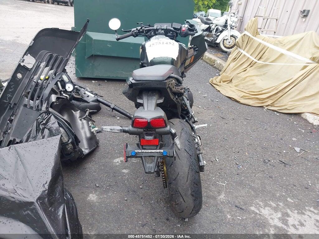 JS1EM16B3T7100415 2026 SUZUKI GSX800 photo no. 6