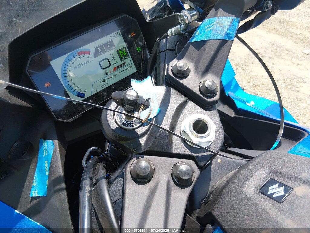 JS1EM13B8T7100835 2026 SUZUKI GSX800 photo no. 11