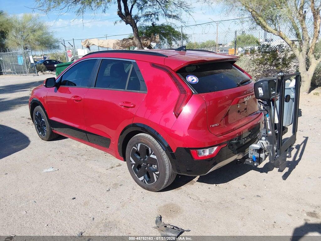 KNDCR3L18P5032054 2023 KIA NIRO EV photo no. 3