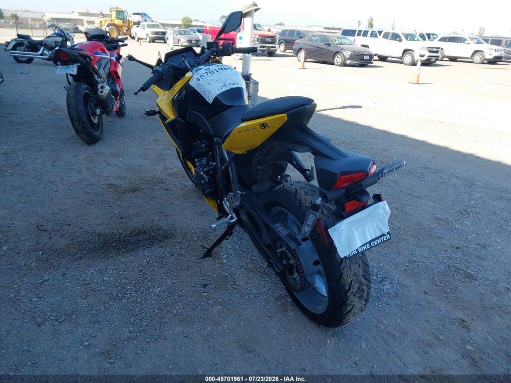 JS1EM13B1R7101740 2024 SUZUKI GSX800 photo no. 3
