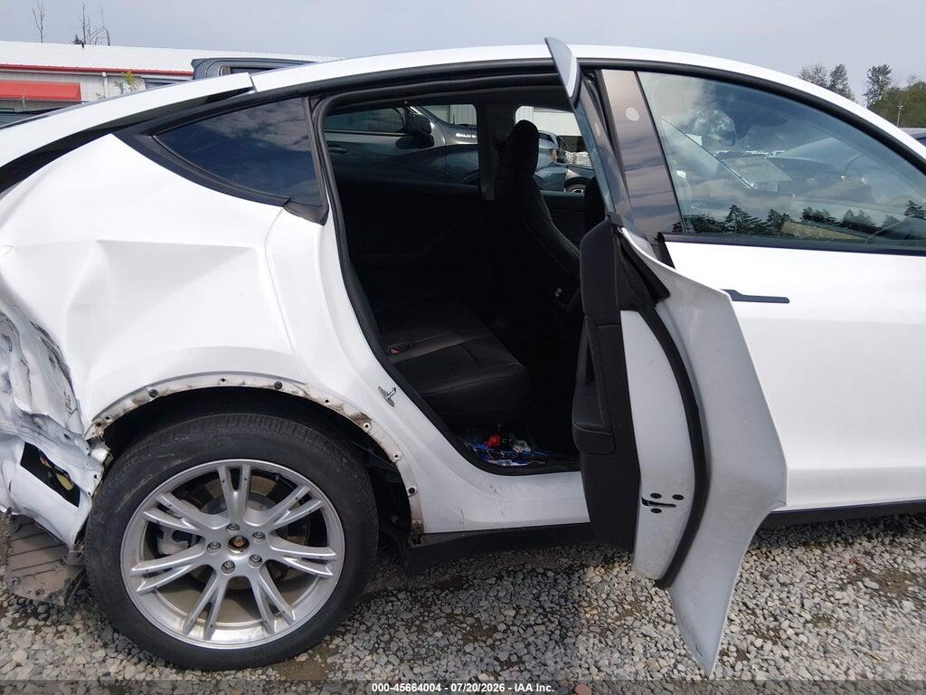 7SAYGDEEXRA219721 2024 TESLA MODEL Y photo no. 8