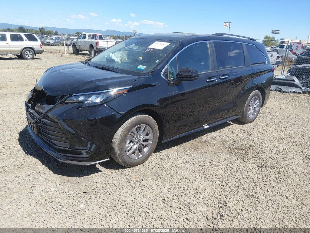 5TDYRKEC8TS313337 2026 TOYOTA SIENNA photo no. 2