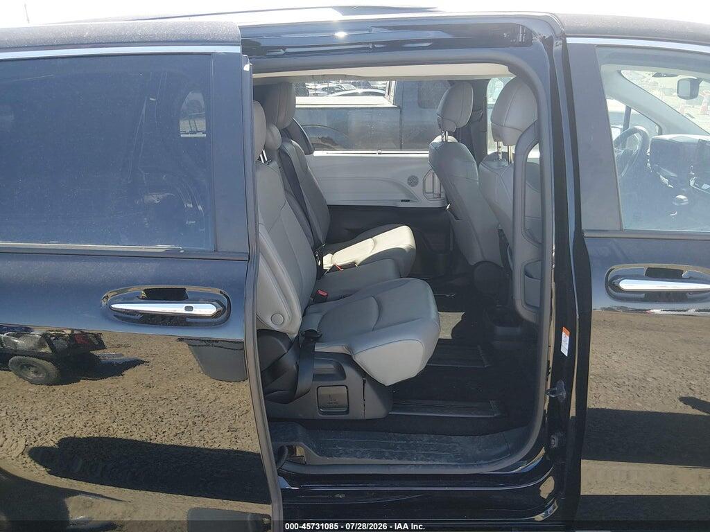 5TDYRKEC8TS313337 2026 TOYOTA SIENNA photo no. 8