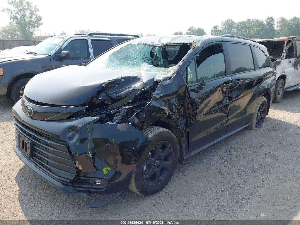 5TDCSKFC7TS255427 2026 TOYOTA SIENNA photo no. 2