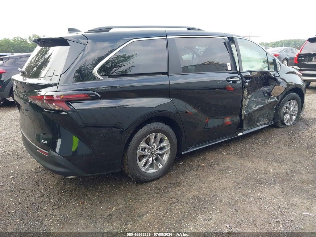 5TDYRKEC8TS331708 2026 TOYOTA SIENNA photo no. 4